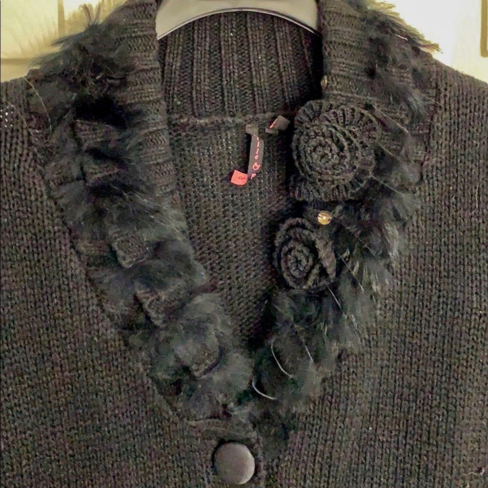 Rosette Detail Romantic/FurNeck/Cap Sleeve Sweater Size Medium